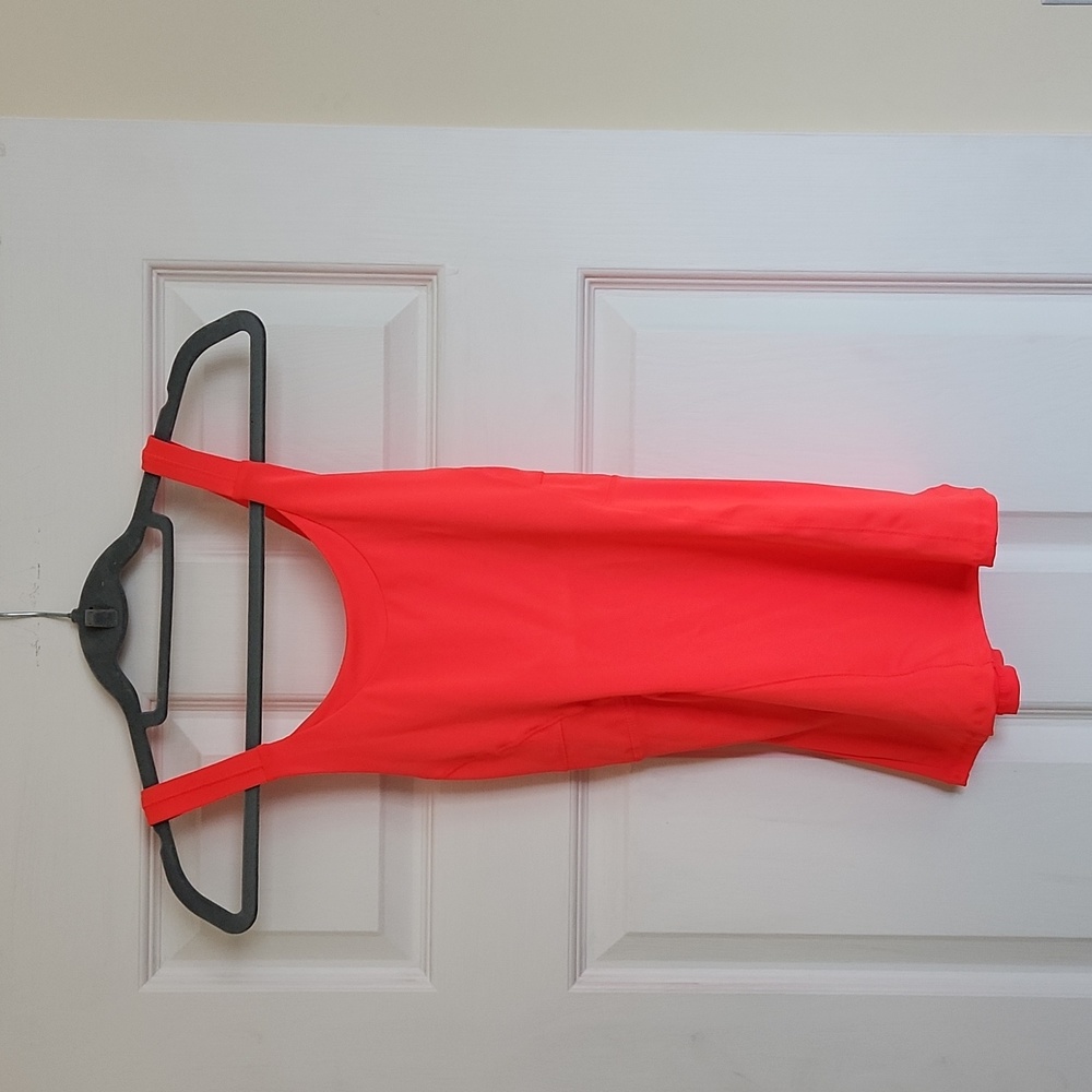 Tennis tank